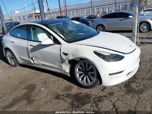 5YJ3E1EB4NF331218 2022 TESLA MODEL 3 - Image 1