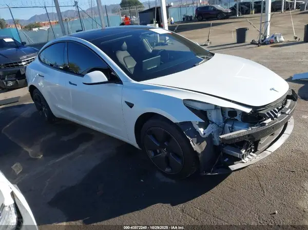 5YJ3E1EB4NF341442 2022 TESLA MODEL 3 - Image 1