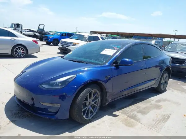 5YJ3E1EB4PF392037 2023 TESLA MODEL 3 - Image 2