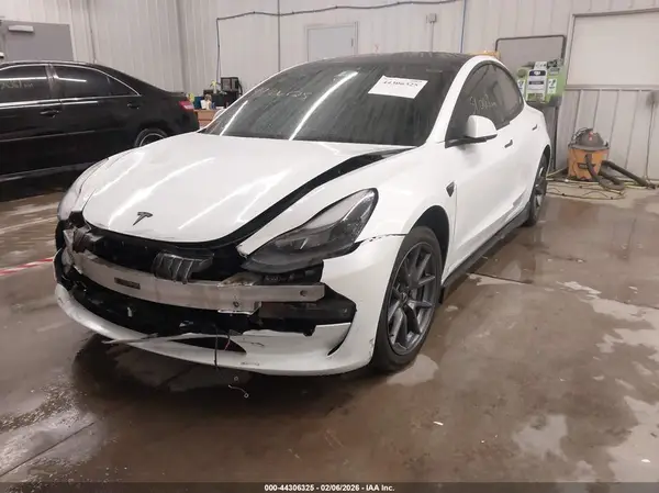 5YJ3E1EB4PF598880 2023 TESLA MODEL 3 - Image 2