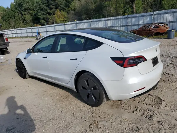 5YJ3E1EB4PF633675 2023 TESLA MODEL 3 - Image 2