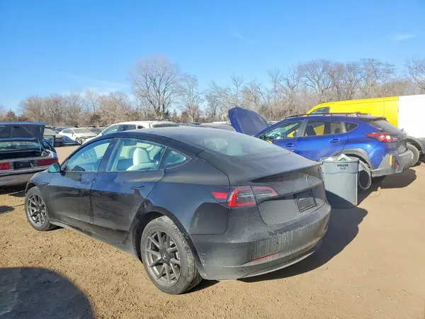 5YJ3E1EB4PF634969 2023 TESLA MODEL 3 - Image 2