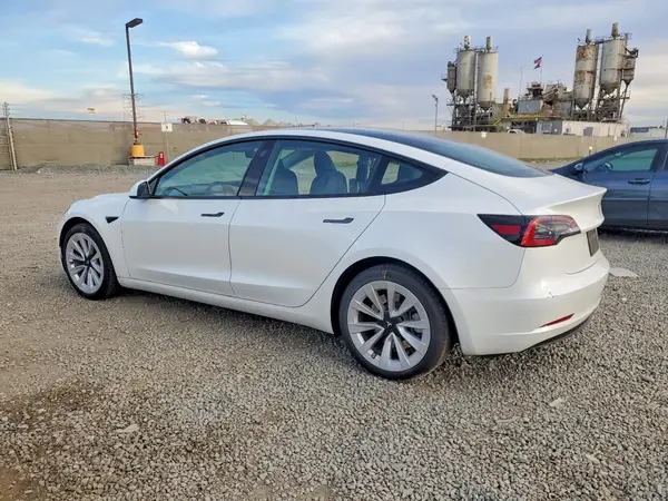 5YJ3E1EB4PF664800 2023 TESLA MODEL 3 - Image 2
