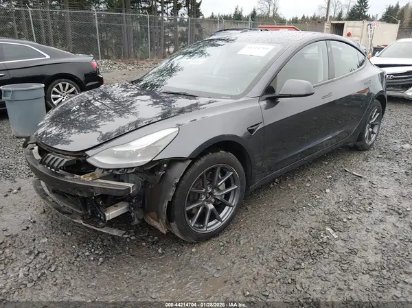 5YJ3E1EB4PF711789 2023 TESLA MODEL 3 - Image 2