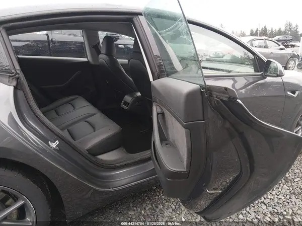 5YJ3E1EB4PF711789 2023 TESLA MODEL 3 - Image 8