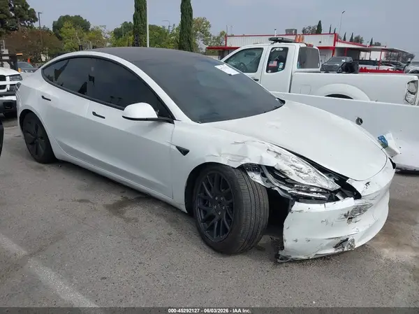 5YJ3E1EB4RF754712 2024 TESLA MODEL 3 - Image 1