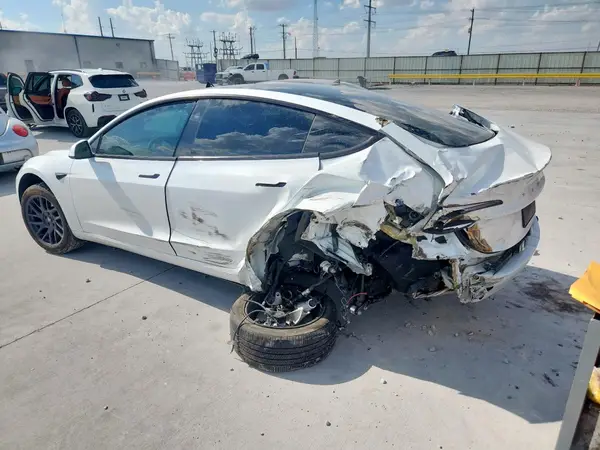 5YJ3E1EB4RF793610 2024 TESLA MODEL 3 - Image 2