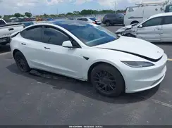 5YJ3E1EB4RF811040 2024 TESLA MODEL 3