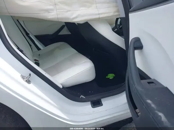 5YJ3E1EB4RF811040 2024 TESLA MODEL 3 - Image 8