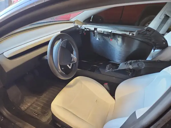 5YJ3E1EB4RF834768 2024 TESLA MODEL 3 - Image 8