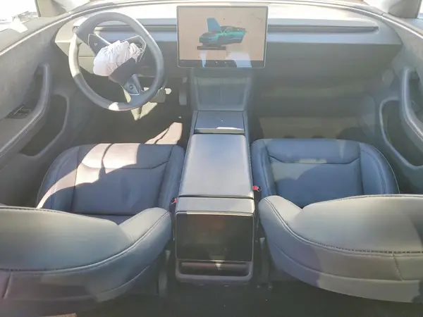 5YJ3E1EB4SF003485 2025 TESLA MODEL 3 - Image 8