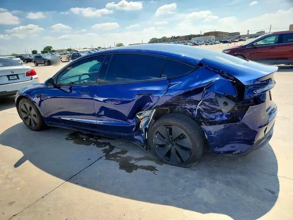 5YJ3E1EB4SF015393 2025 TESLA MODEL 3 - Image 2
