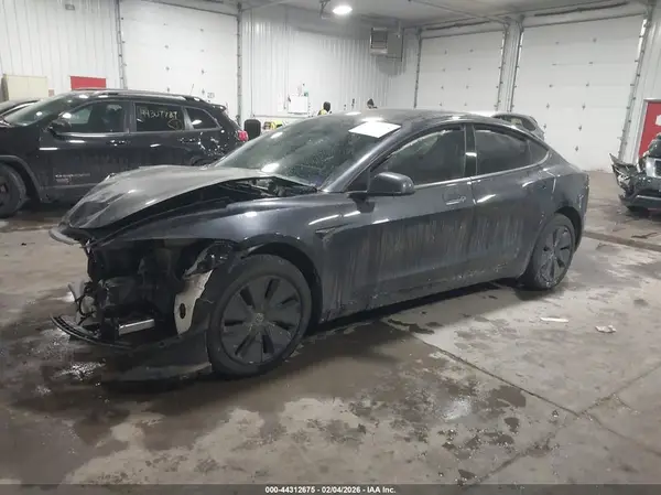 5YJ3E1EB4SF021145 2025 TESLA MODEL 3 - Image 2