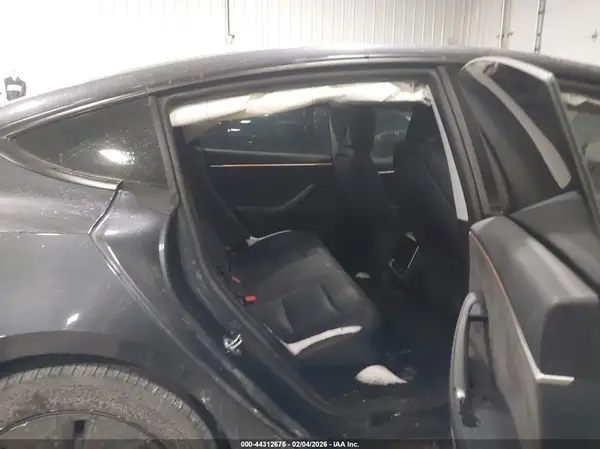 5YJ3E1EB4SF021145 2025 TESLA MODEL 3 - Image 8