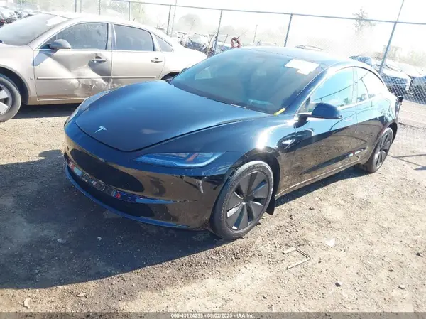 5YJ3E1EB4SF053030 2025 TESLA MODEL 3 - Image 2