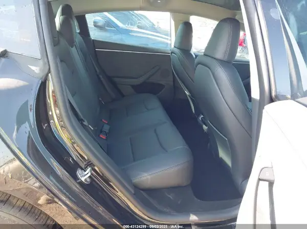 5YJ3E1EB4SF053030 2025 TESLA MODEL 3 - Image 8