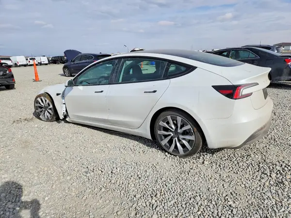 5YJ3E1EB4SF060530 2025 TESLA MODEL 3 - Image 2