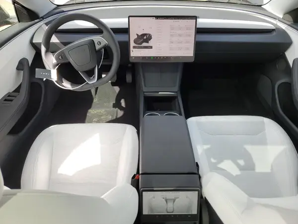 5YJ3E1EB4SF061077 2025 TESLA MODEL 3 - Image 8