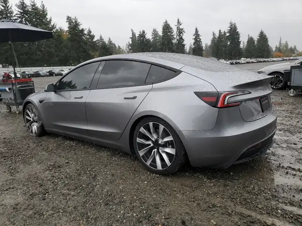 5YJ3E1EB4SF082141 2025 TESLA MODEL 3 - Image 2