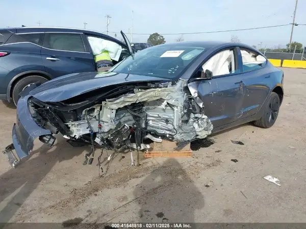 5YJ3E1EB4SF873799 2025 TESLA MODEL 3 - Image 2