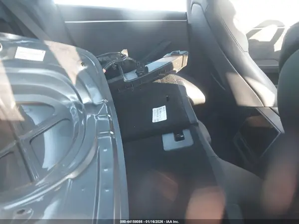 5YJ3E1EB4SF875083 2025 TESLA MODEL 3 - Image 8