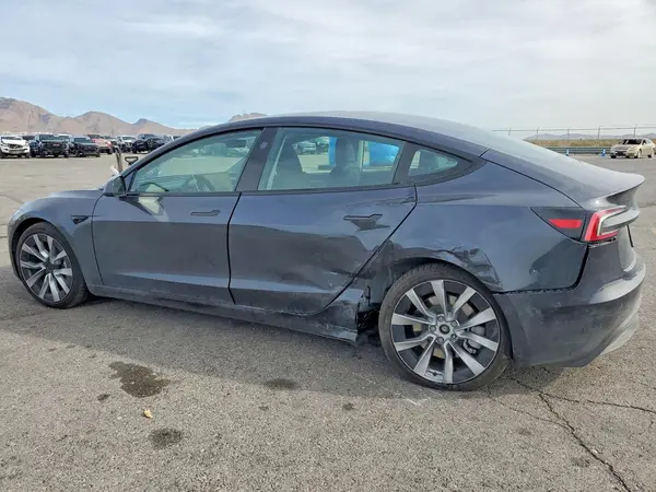 5YJ3E1EB4SF882308 2025 TESLA MODEL 3 - Image 2