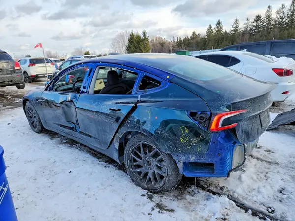 5YJ3E1EB4SF894863 2025 TESLA MODEL 3 - Image 2