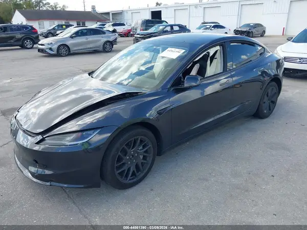 5YJ3E1EB4SF895785 2025 TESLA MODEL 3 - Image 2