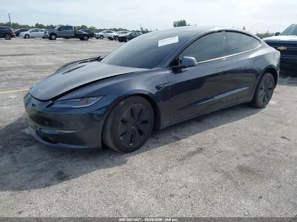 5YJ3E1EB4SF902749 2025 TESLA MODEL 3 - Image 2