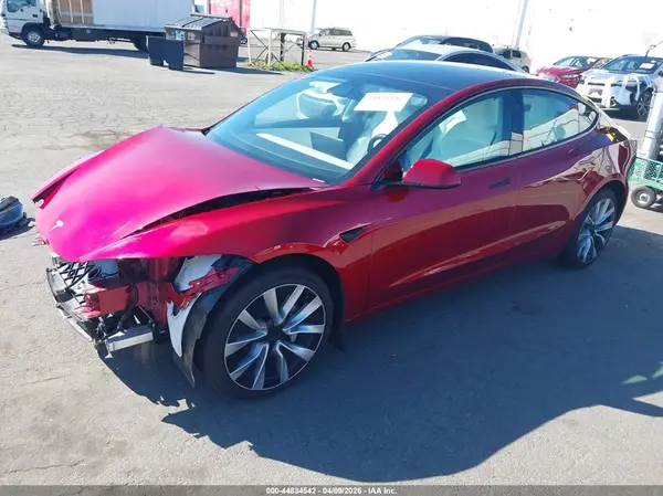5YJ3E1EB4SF904386 2025 TESLA MODEL 3 - Image 2