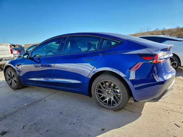 5YJ3E1EB4SF907370 2025 TESLA MODEL 3 - Image 2