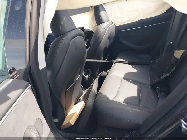 5YJ3E1EB4SF908258 2025 TESLA MODEL 3 - Image 8