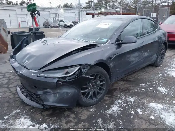 5YJ3E1EB4SF913038 2025 TESLA MODEL 3 - Image 2
