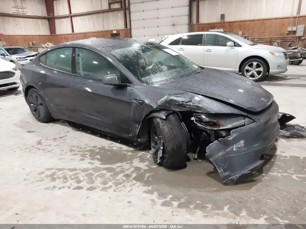 5YJ3E1EB4SF913766 2025 TESLA MODEL 3 - Image 1