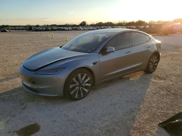 5YJ3E1EB4SF925108 2025 TESLA MODEL 3 - Image 1
