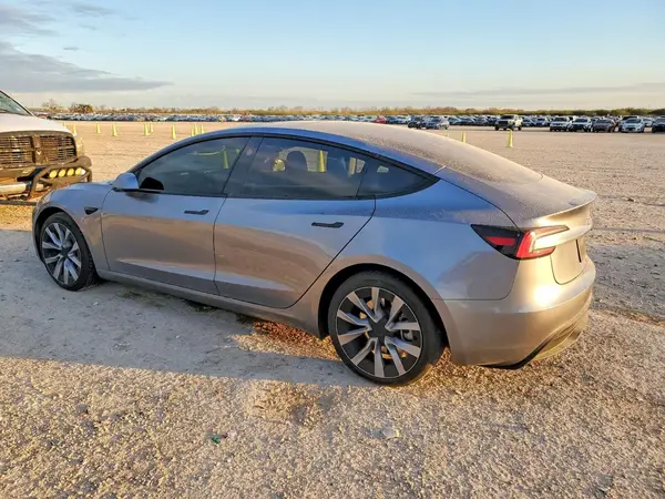 5YJ3E1EB4SF925108 2025 TESLA MODEL 3 - Image 2