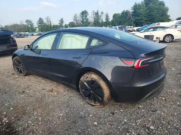 5YJ3E1EB4SF925674 2025 TESLA MODEL 3 - Image 2