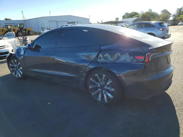 5YJ3E1EB4SF925979 2025 TESLA MODEL 3 - Image 2
