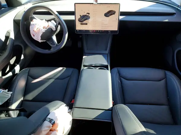 5YJ3E1EB4SF925979 2025 TESLA MODEL 3 - Image 8