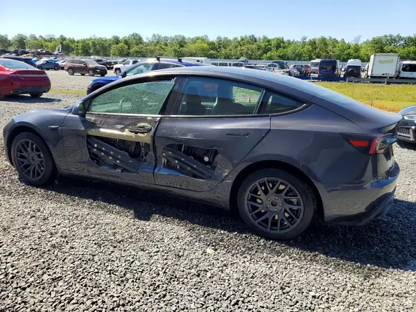 5YJ3E1EB4SF926341 2025 TESLA MODEL 3 - Image 2