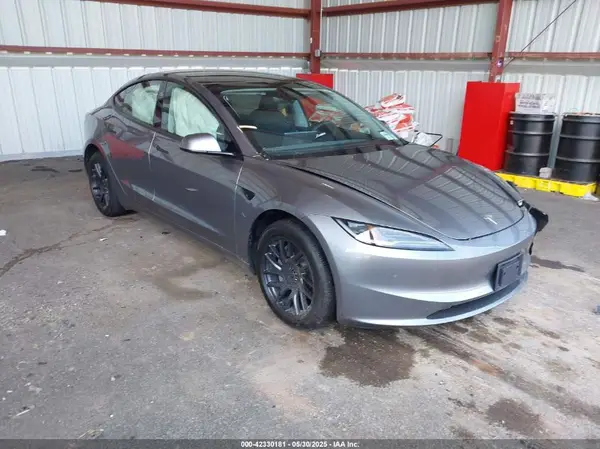 5YJ3E1EB4SF943771 2025 TESLA MODEL 3 - Image 1
