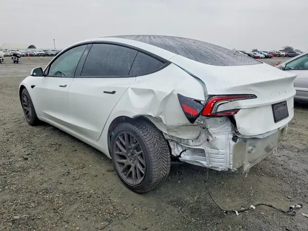 5YJ3E1EB4SF962630 2025 TESLA MODEL 3 - Image 2