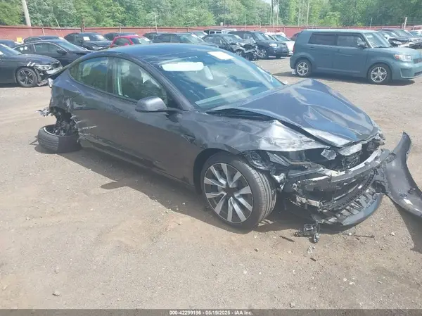 5YJ3E1EB4SF964054 2025 TESLA MODEL 3 - Image 1