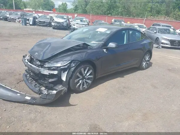 5YJ3E1EB4SF964054 2025 TESLA MODEL 3 - Image 2