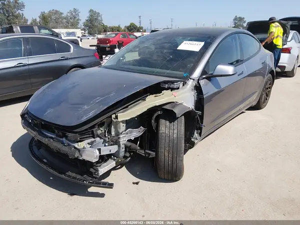 5YJ3E1EB4SF966676 2025 TESLA MODEL 3 - Image 2