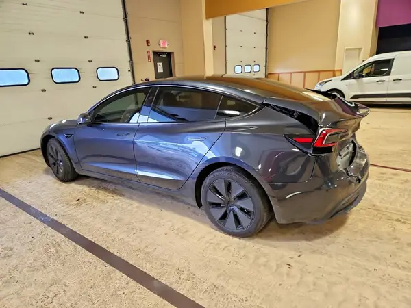 5YJ3E1EB4SF978827 2025 TESLA MODEL 3 - Image 2