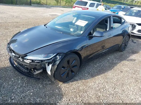 5YJ3E1EB4SF989312 2025 TESLA MODEL 3 - Image 2