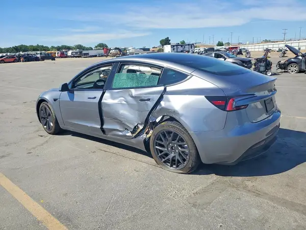 5YJ3E1EB4TF170835 2026 TESLA MODEL 3 - Image 2