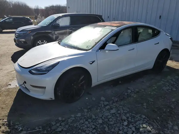 5YJ3E1EB5JF055822 2018 TESLA MODEL 3 - Image 1