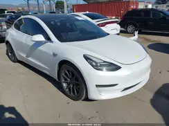 5YJ3E1EB5JF067209 2018 TESLA MODEL 3